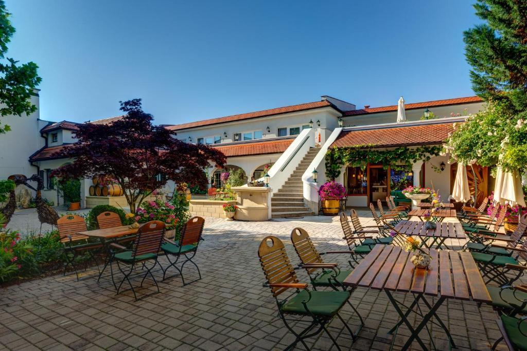 Winzerhof Schindler Hotel Morbisch am See Bagian luar foto